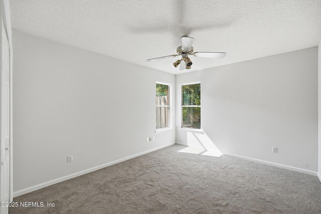 8642 AUTUMN GREEN Drive, Jacksonville, FL 32256