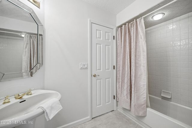 8642 AUTUMN GREEN Drive, Jacksonville, FL 32256