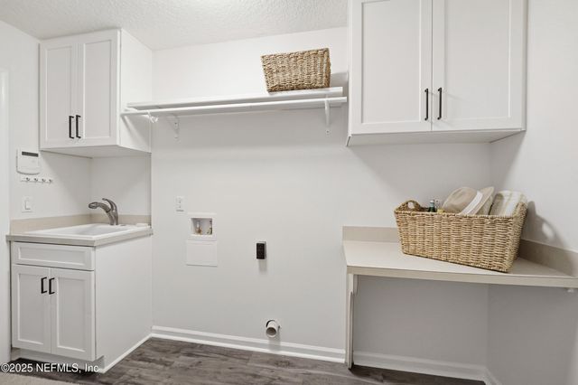 8642 AUTUMN GREEN Drive, Jacksonville, FL 32256