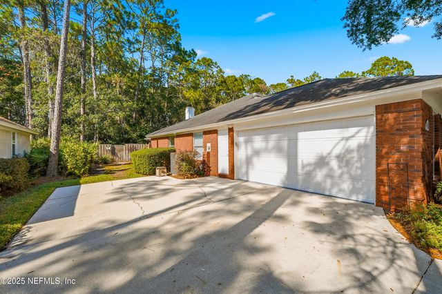 8642 AUTUMN GREEN Drive, Jacksonville, FL 32256