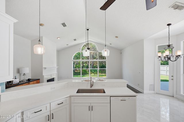 8642 AUTUMN GREEN Drive, Jacksonville, FL 32256