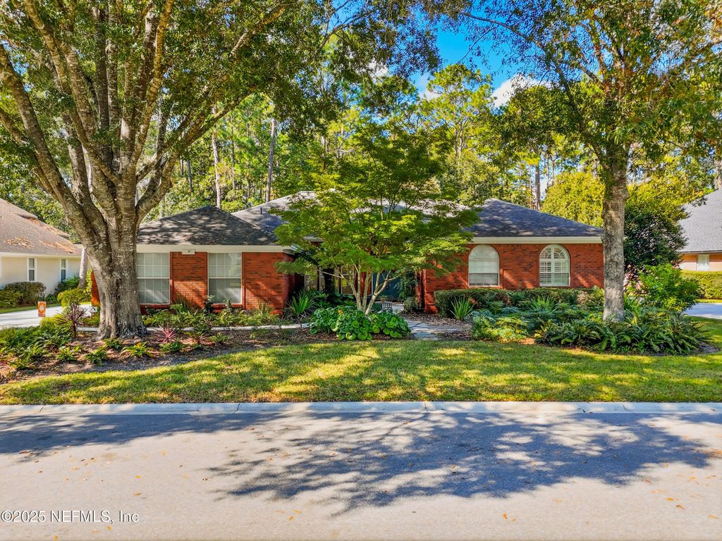 8642 AUTUMN GREEN Drive, Jacksonville, FL 32256