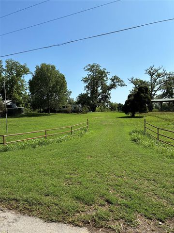 1411 Pecan SHRS, Smithville, TX 78957