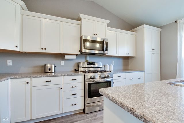 8526 Sandrea Lane S, Ladoga, IN 47954