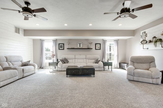 8526 Sandrea Lane S, Ladoga, IN 47954