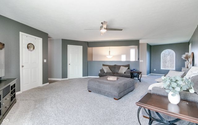 8526 Sandrea Lane S, Ladoga, IN 47954