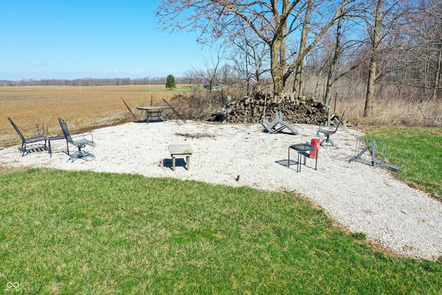 8526 Sandrea Lane S, Ladoga, IN 47954