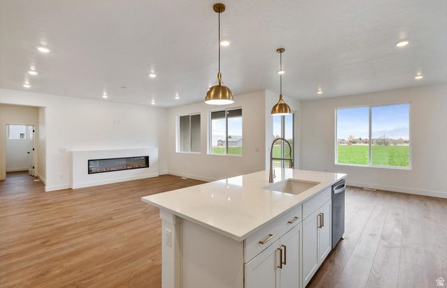 1033 E 250 S, Salem, UT 84653