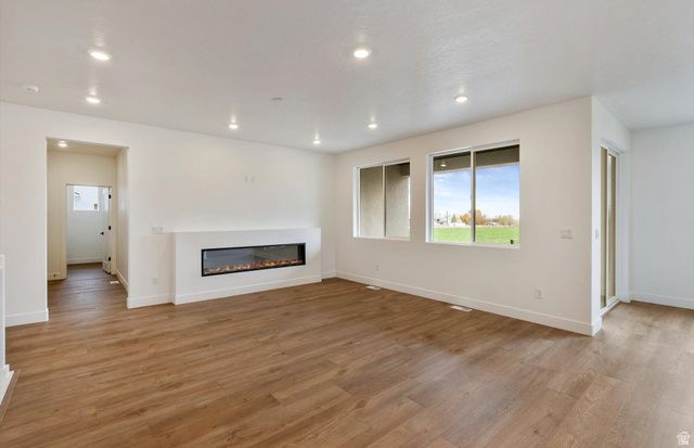 1033 E 250 S, Salem, UT 84653