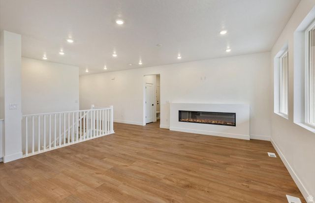 1033 E 250 S, Salem, UT 84653