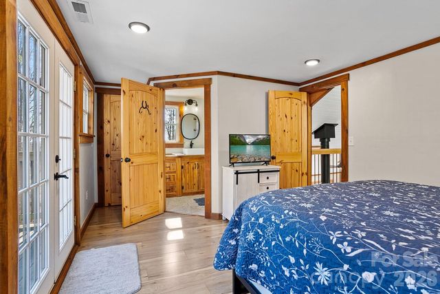 143 Red Huckleberry Lane, Hendersonville, NC 28792