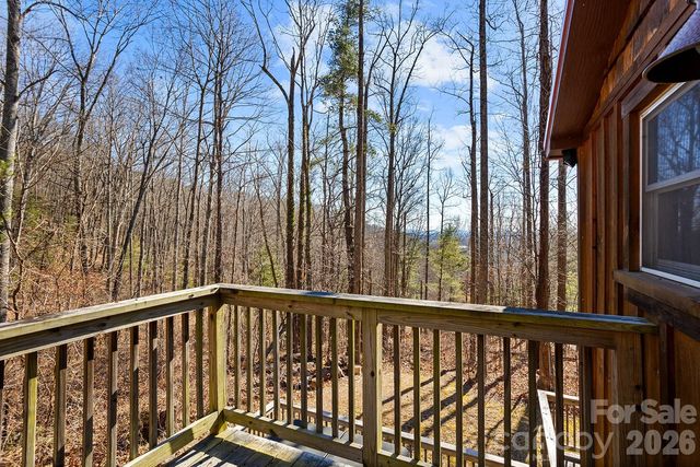 143 Red Huckleberry Lane, Hendersonville, NC 28792