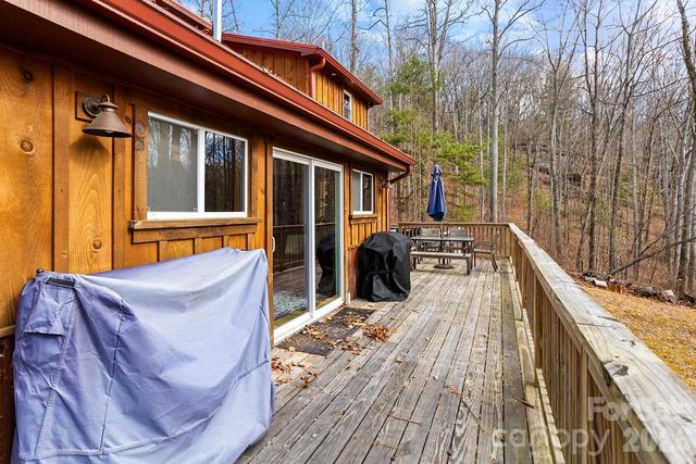 143 Red Huckleberry Lane, Hendersonville, NC 28792