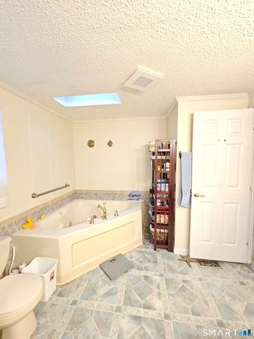 1 Circle Drive, Stonington, CT 06378
