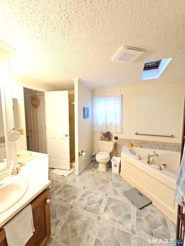 1 Circle Drive, Stonington, CT 06378