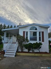 1 Circle Drive, Stonington, CT 06378