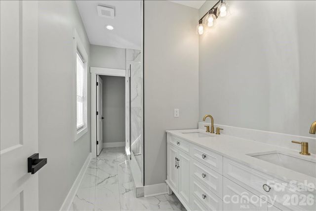 543 30th Avenue NW, Hickory, NC 28601