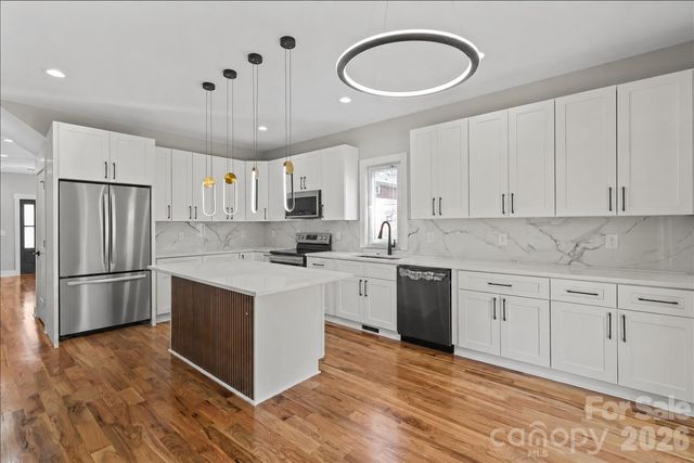 543 30th Avenue NW, Hickory, NC 28601