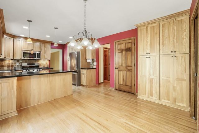 1568 Ashbury Place, Eagan, MN 55122