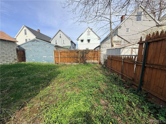 467 East Street, Buffalo, NY 14207