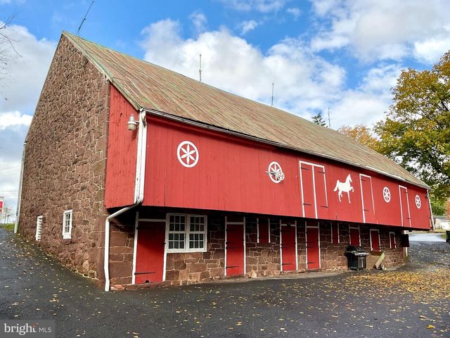 1145 READING RD, Narvon, PA 17555