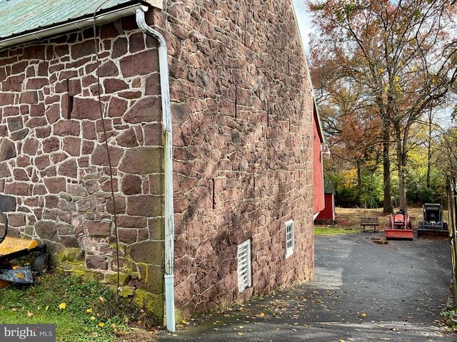 1145 READING RD, Narvon, PA 17555