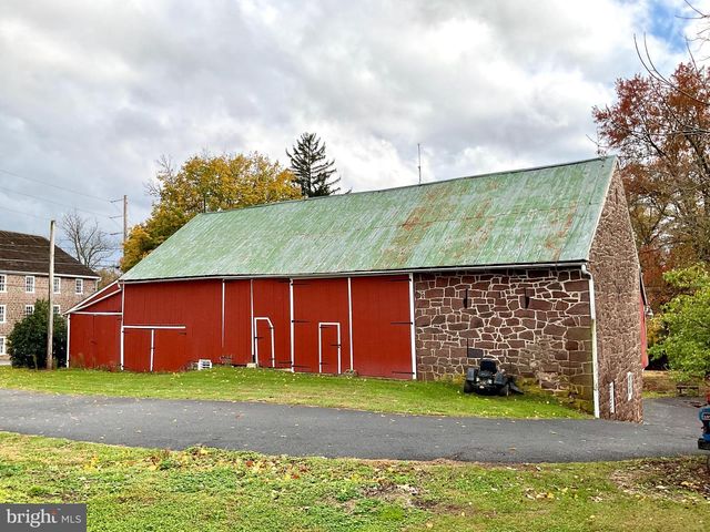 1145 READING RD, Narvon, PA 17555