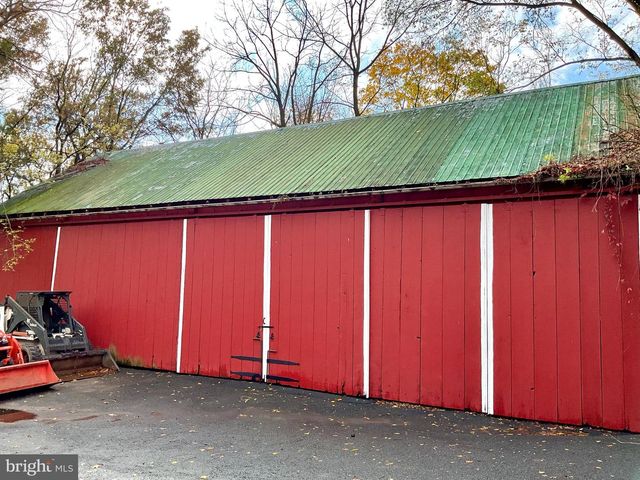 1145 READING RD, Narvon, PA 17555