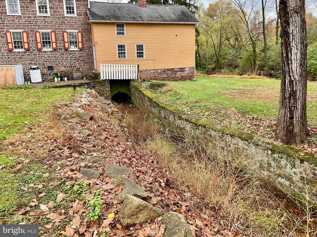 1145 READING RD, Narvon, PA 17555