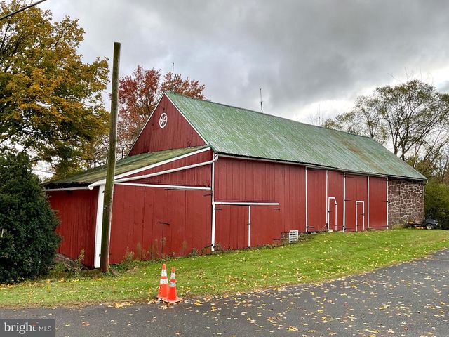 1145 READING RD, Narvon, PA 17555