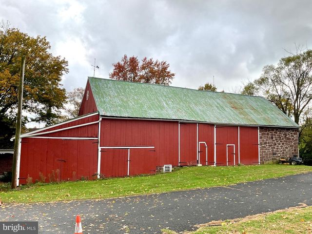 1145 READING RD, Narvon, PA 17555