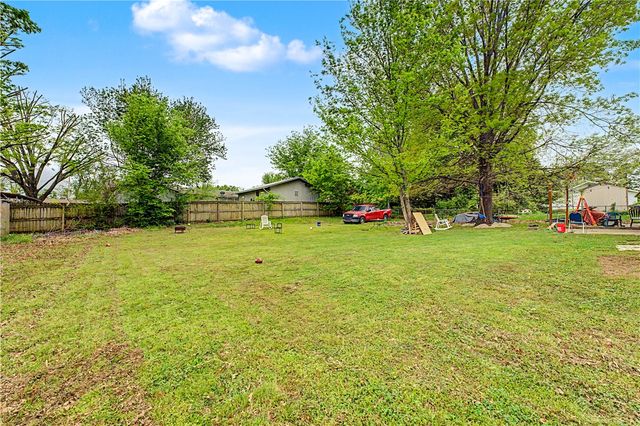 1003 SW 2nd Street, Bentonville, AR 72712