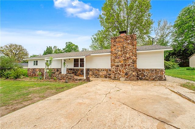 1003 SW 2nd Street, Bentonville, AR 72712