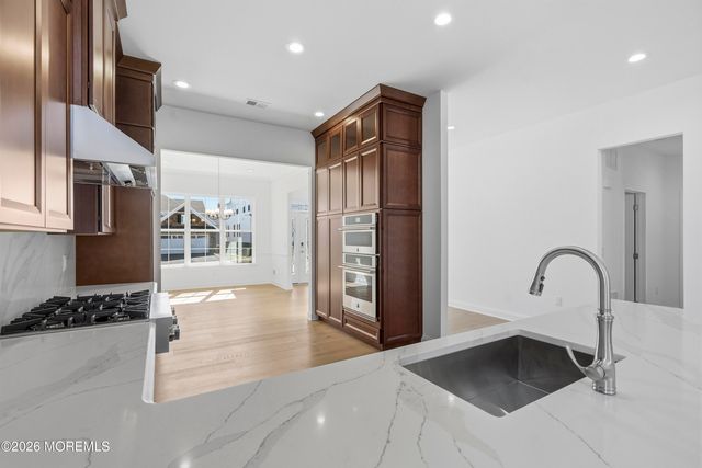 15 Ashlynn Court, Manalapan, NJ 07726