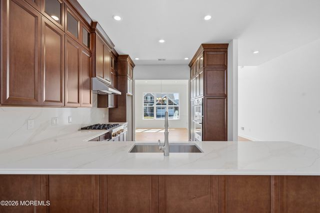 15 Ashlynn Court, Manalapan, NJ 07726