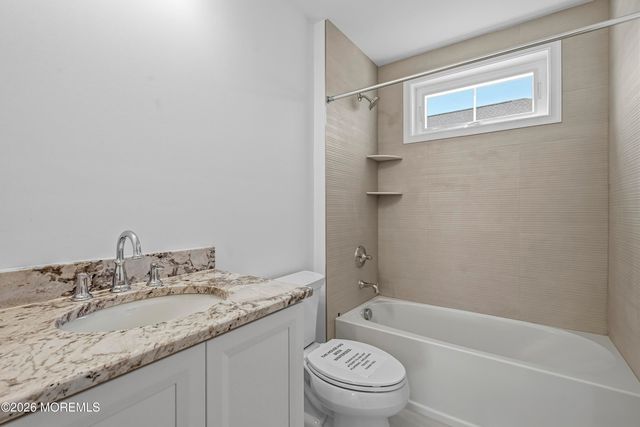 15 Ashlynn Court, Manalapan, NJ 07726