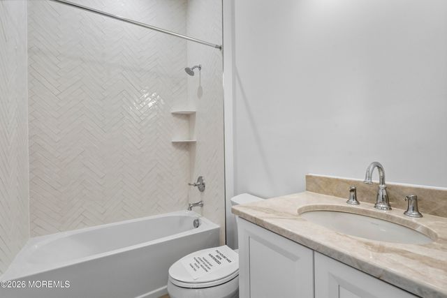 15 Ashlynn Court, Manalapan, NJ 07726