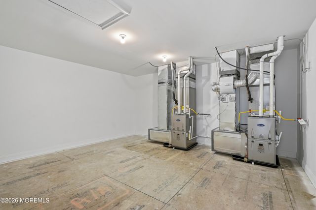 15 Ashlynn Court, Manalapan, NJ 07726