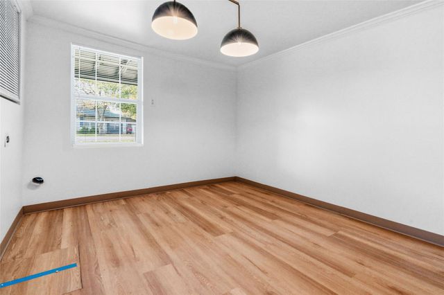 809 S Morgan Street, Angleton, TX 77515