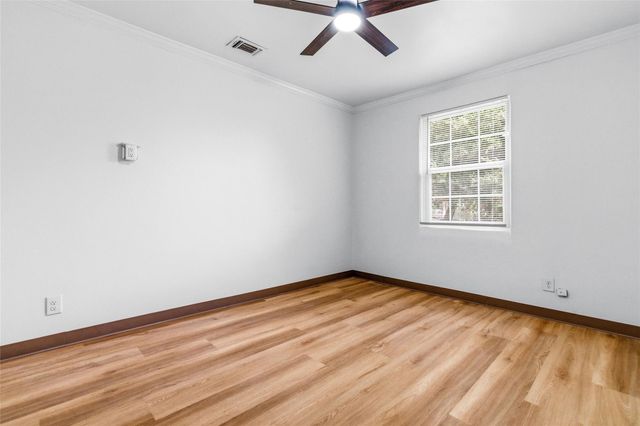 809 S Morgan Street, Angleton, TX 77515