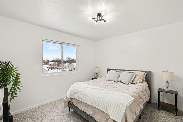 330 Pioneer Trail, Cedar Springs, MI 49319