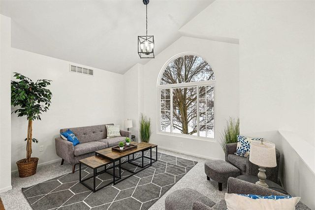 330 Pioneer Trail, Cedar Springs, MI 49319