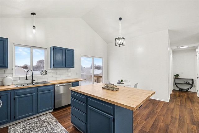 330 Pioneer Trail, Cedar Springs, MI 49319