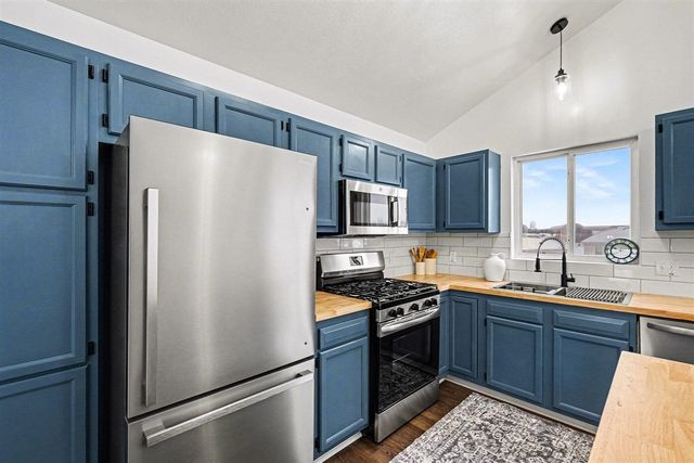 330 Pioneer Trail, Cedar Springs, MI 49319