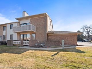6608 Maple Lakes Drive, West Bloomfield, MI 48322