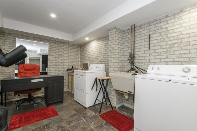 7821 W Heather AVENUE, Milwaukee, WI 53223
