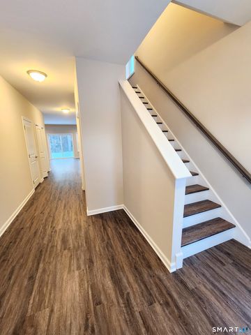 22 Lombard Circle 8, North Haven, CT 06473