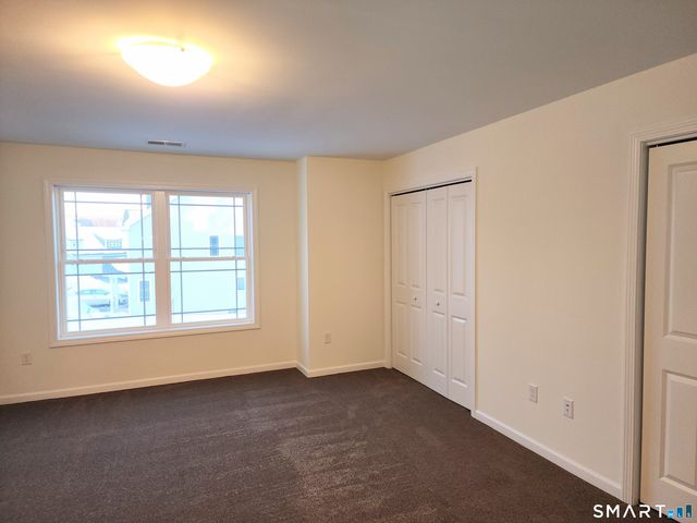 22 Lombard Circle 8, North Haven, CT 06473