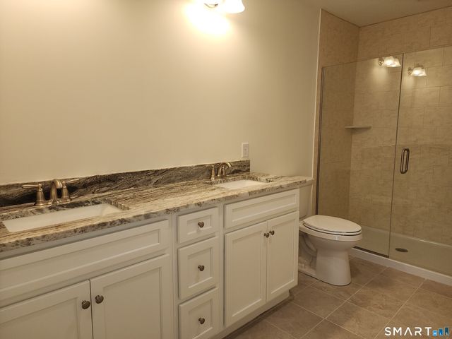 22 Lombard Circle 8, North Haven, CT 06473