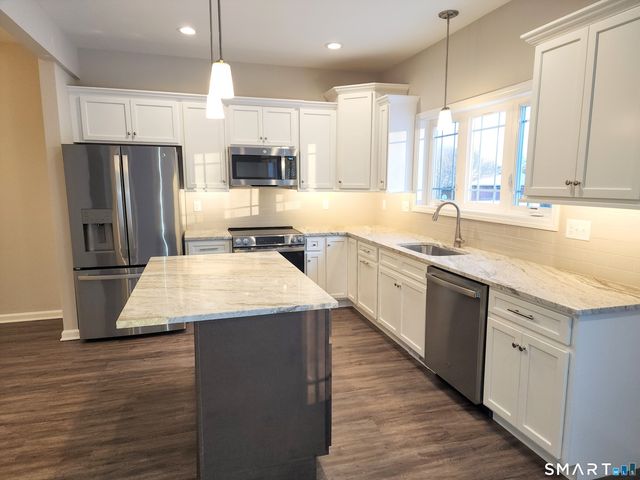 22 Lombard Circle 8, North Haven, CT 06473